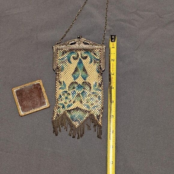 VINTAGE CIRCA 1920'S MANDALIAN MFG CO - ENAMELED FLAPPER BAG W/MIRROR - Picture 1 of 4